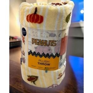 Peanuts Snoopy Woodstock Fall Pumpkin Plush Throw Blanket 60x72 in Yellow New